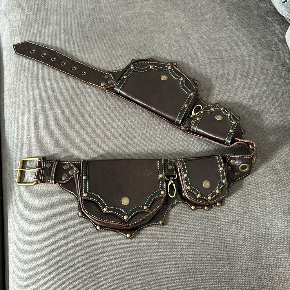 Ofrrandes leather festival belt. Pristine!